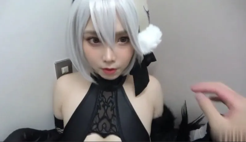 真實害羞女Coser的本性出人意料的反差