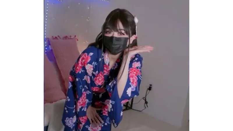 穿和服的小水水自慰口交多體位做愛噴水啦