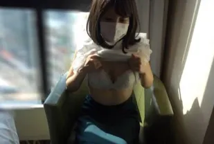 FC2PPV-3202792 被路人發現而瑟瑟發抖的已婚女人