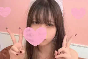 FC2PPV-4612845 最漂亮的女孩長相清新