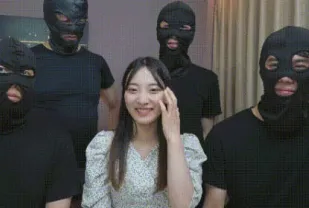 FC2PPV-4470786 經驗人數2人清純系美女扭捏街頭逆搭訕人生初5P肉便器挑戰