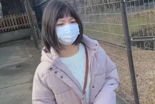 FC2PPV-3174842 毫無戀愛經驗的純真女孩