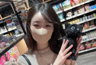 FC2PPV-3172332 看似意志薄弱的貓咪咖啡館女大學生