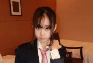 FC2PPV-4667639 一個住在鄉村的單純苗條的女孩