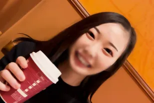 FC2PPV-3201985 笑容可愛的女孩