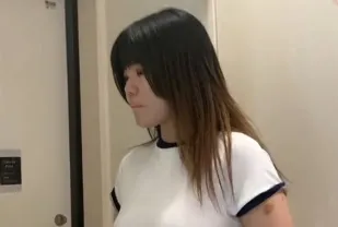 FC2PPV-4843612 上京18歳生挿入膣內清掃