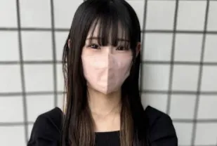 FC2PPV-4691899 笑容迷人的苗條貧乳J系少女與她親吻不停