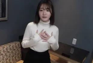 FC2PPV-4640917 精通多國語言且愛好旅行的白皙苗條女大學生