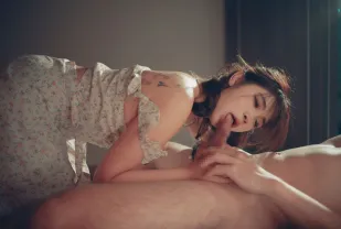 EDmosaic Alice從國中就是我的粉絲，現在22歲終於可以找我拍照了，但也想嘗試拍片，Ａlice的AV初體驗就這樣發生了!