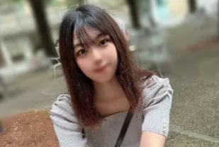 FC2PPV-3979656 一個對男人毫無經驗的女大學生脫掉了內褲
