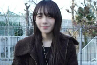 FC2PPV-3183031 車內性愛大陰蒂美少女的陰部被膠帶和振動器張開潮吹