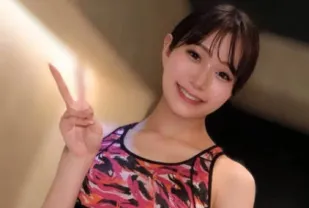 FC2PPV-4652590 被她美麗靈活的裸體運動方式迷住了