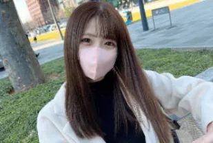 FC2PPV-3228997 被父母拋棄在孤兒院長大的孤獨美女