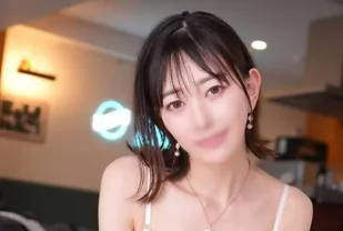 FC2PPV-4834785 甜美溫柔的自然美女