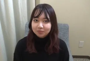 FC2PPV-2779580 裝作嚴肅其實是個淫蕩的女孩
