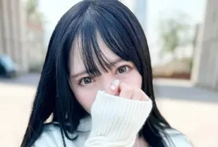 FC2PPV-4663929 黑髮小惡魔給老男人打手槍