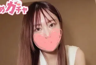FC2PPV-4673945 她是一名剛入學的大學生按摩女郎