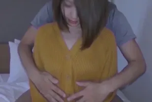 FC2PPV-4688995 在白天的酒店被叫去中出時正給主人買伴手禮的秋田美人妻