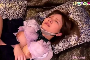 FC2PPV-4866790 寫真模特兒合法童顏H罩杯爆乳在濕潤無毛的陰道裡生槍射精兩次確保受孕中