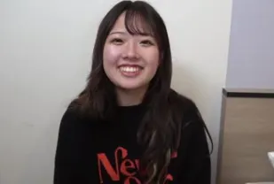 FC2PPV-3202067 豐滿海報女郎