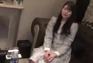 FC2PPV-3254573 擁有美麗粉嫩小穴的女大學生