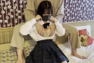 FC2PPV-3249707 會把雞巴含在嘴裡的淫蕩少女