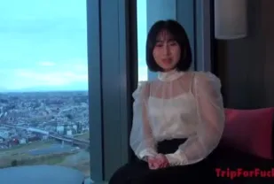 FC2PPV-3238169 純情的妻子第一次和丈夫以外的男人發生性關係