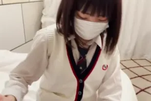 FC2PPV-4598225 嬌小小惡魔一插入就變身成欲女