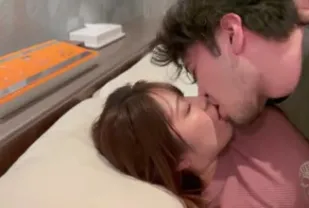 FC2PPV-4718889 和素顏超可愛的人妻成為炮友