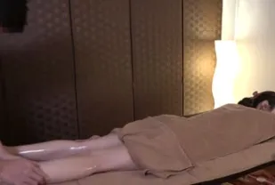 FC2PPV-4755831 女大學生淫蕩的身體顫抖著達到高潮