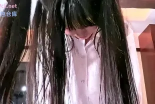 FC2PPV-4890847 甜美十八歲嫩模再臨遭電棒折磨