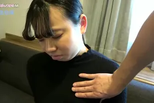 FC2PPV-4264422 露臉射精以保育員身份工作的單親媽媽借錢給她時拍下親密照發現她相當放蕩像一頭母豬