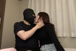 FC2PPV-4690304 可愛系少女被迫穿衣喉交口射內射