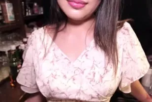 FC2PPV-4539387 經營小吃店經營困難的40歲美女