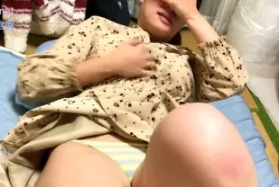 FC2PPV-4898661 寂寞人妻偷情家中被捉射爆