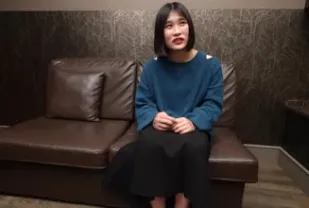 FC2PPV-4545556 純真少女初次被中出
