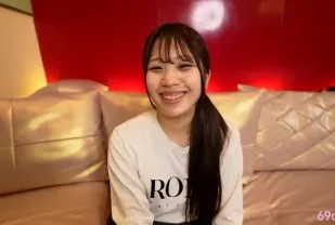 FC2PPV-4901019 十八素人美白萌妹首嘗中出滿意淪