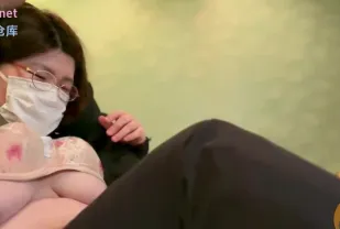 FC2PPV-4581112 純情工作人員被鏡頭誘導淪陷
