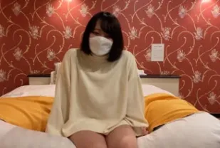FC2PPV-4532726 H杯女大學生20歲揉捏敏感巨乳的同時用生雞巴讓她高潮中出