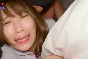 FC2PPV-3246516 十八歲處女破格首獻全臉實拍