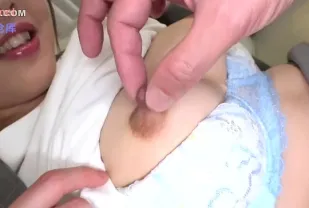 FC2PPV-4789533 細身女蒙眼鏡後狂噴愛液高潮
