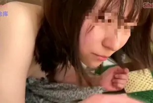 FC2PPV-4945343 天然鄉下人妻偷餵夫婿三人混戰