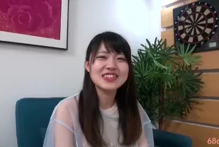 FC2PPV-1563953 黑髮美腿兼職生首拍狂射