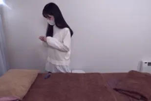 FC2PPV-4688103 黑長髮絲滑美肌極品美女登場