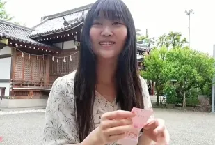 FC2PPV-4722817 歸國清純女首拍半露遭狂射