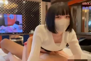 FC2PPV-4634164 超白皙美少女首拍初戰