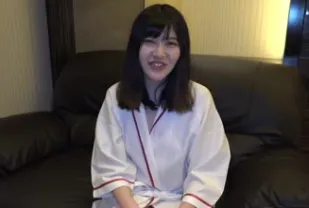 FC2PPV-4732107 身高170cm美苗條20歲清純認真性格背後潛藏的超級淫亂