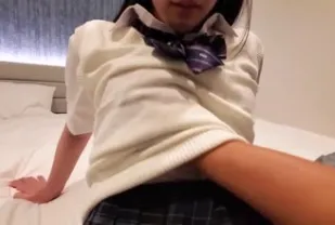 FC2PPV-4734151 脫下制服被愛撫的超絕可愛女孩身體太色情