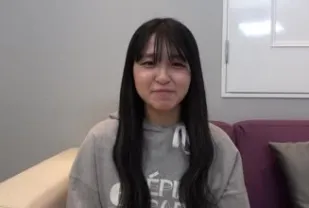 FC2PPV-4692690 擅長撒嬌迷惑年長男人的少女將大量精液注入敏感的身體
