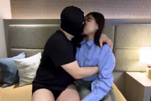 FC2PPV-4692938 雖然對性一無所知但因為實在需要錢而出演